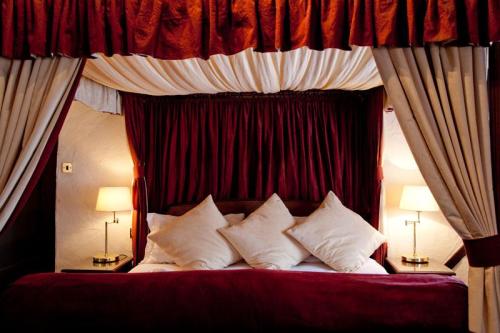 Four Poster Room