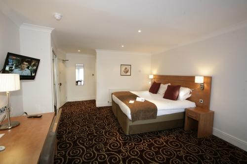 Optimized-bedroom5