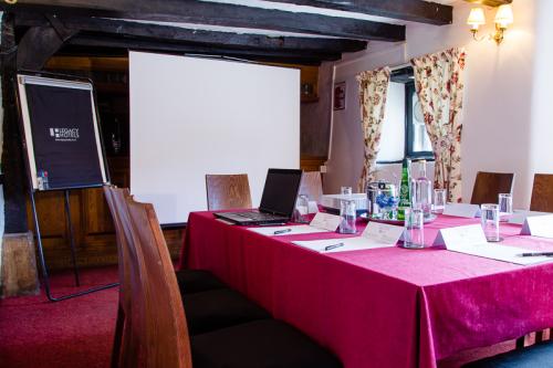 Oak-Bar-Meeting